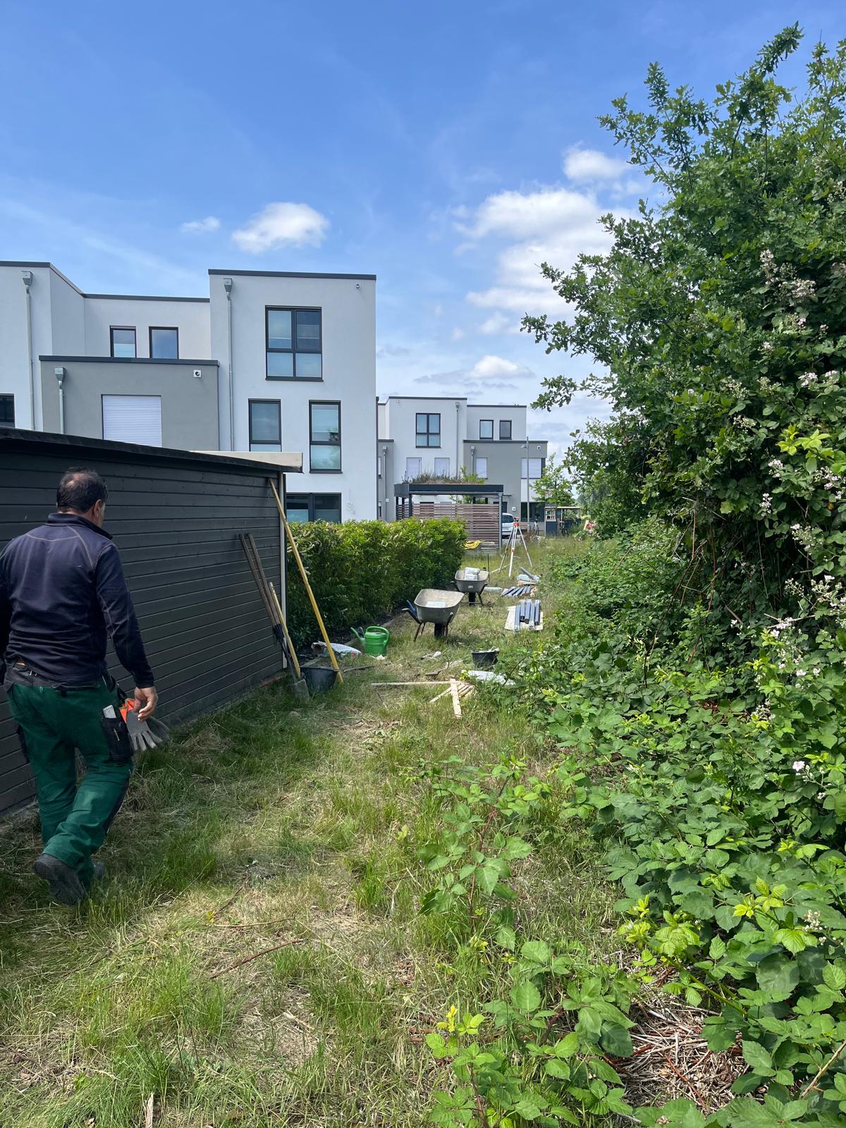 Vorbereitung zum setzen der Pfostenelemente WPC Zaun